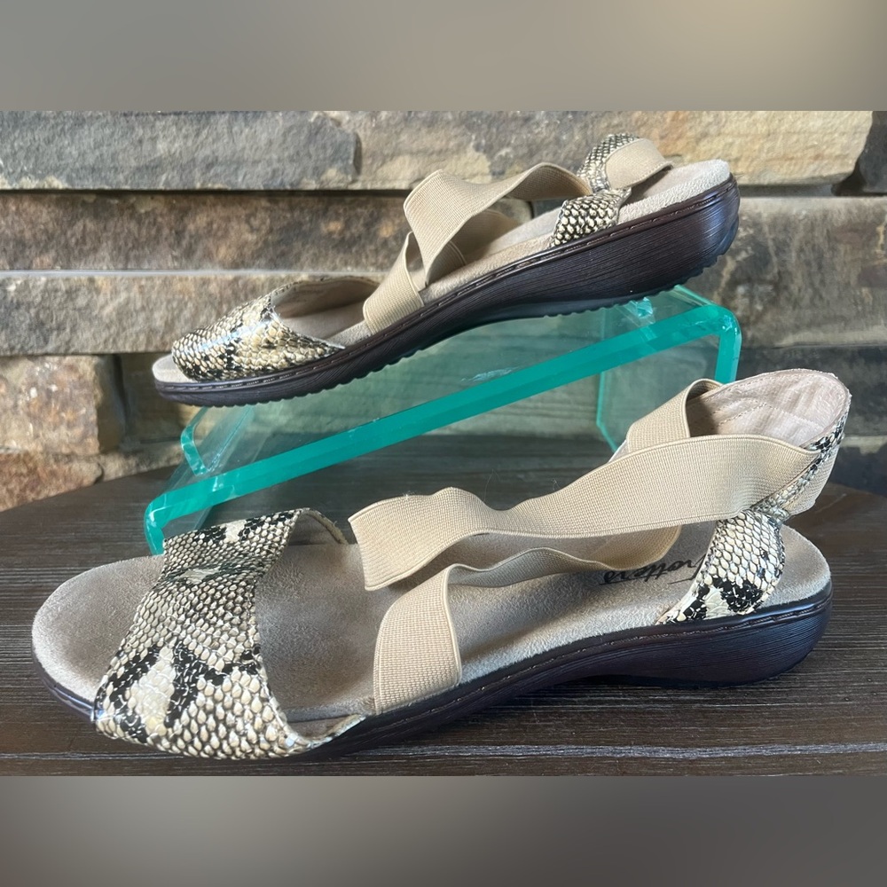 Trotters Sandals